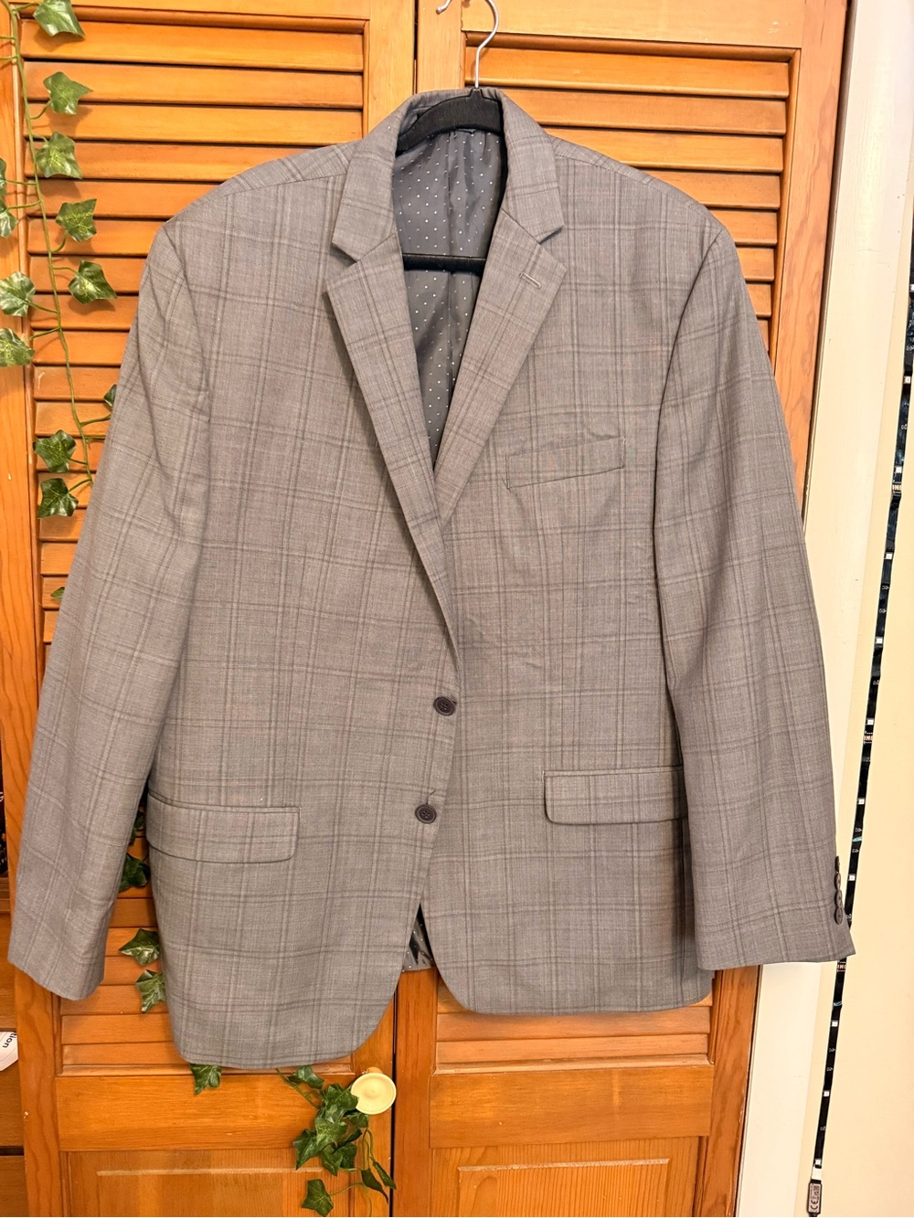 Men's Light Gray Plaid Blazer - Tailored Two-Button Sport Coat